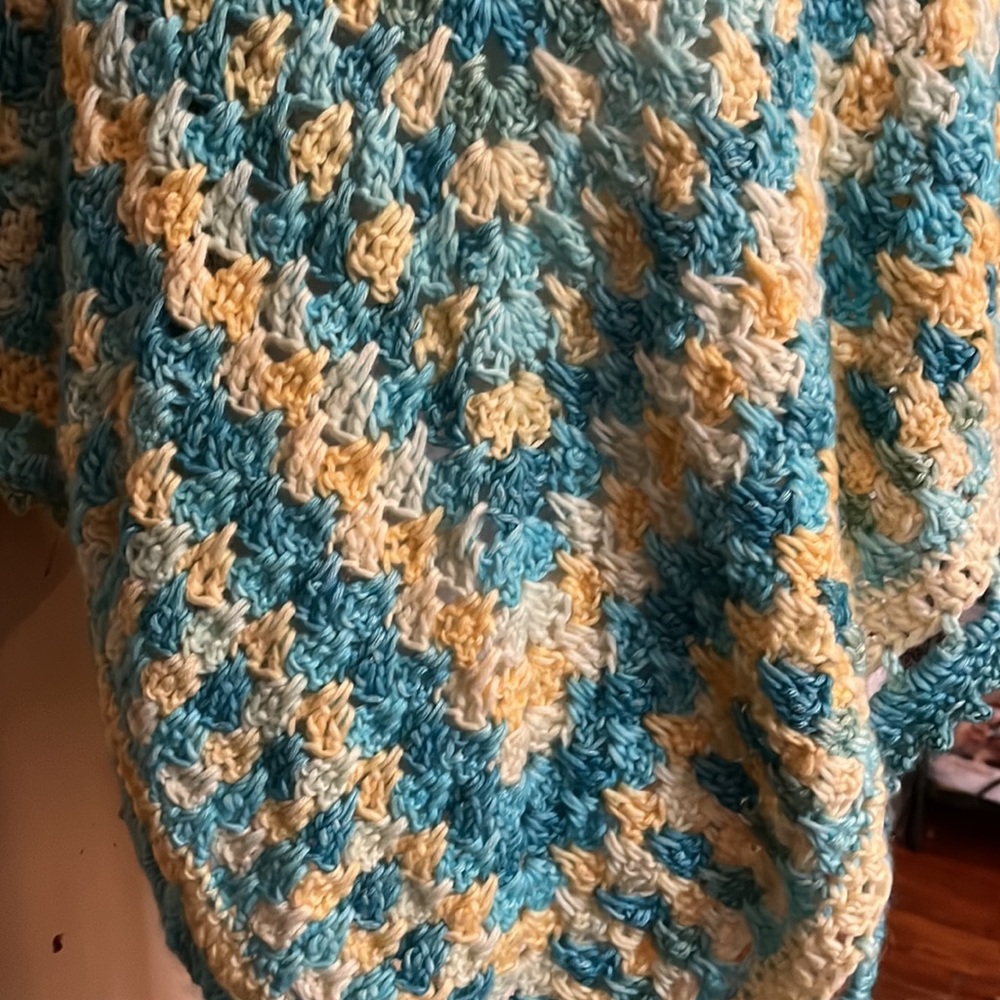Spring Shawl. Handmade. - Picture 8 of 9